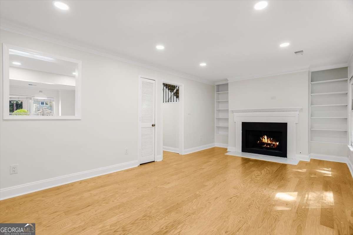 232 Peachtree Hollow Court Sandy Springs - Photo 11