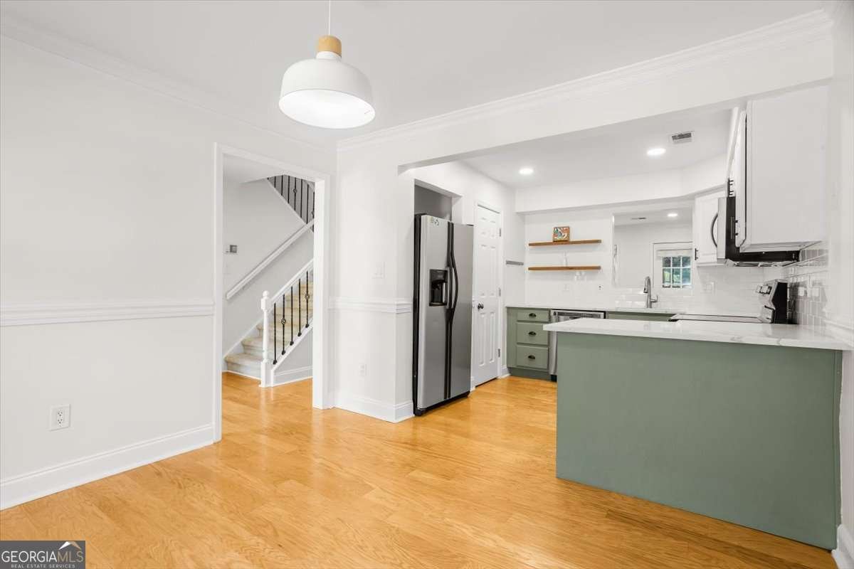 232 Peachtree Hollow Court Sandy Springs - Photo 7