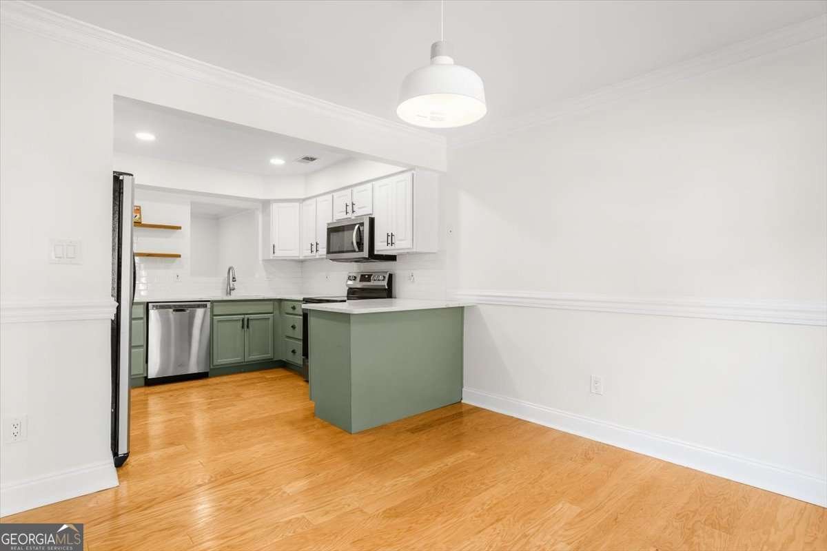 232 Peachtree Hollow Court Sandy Springs - Photo 8