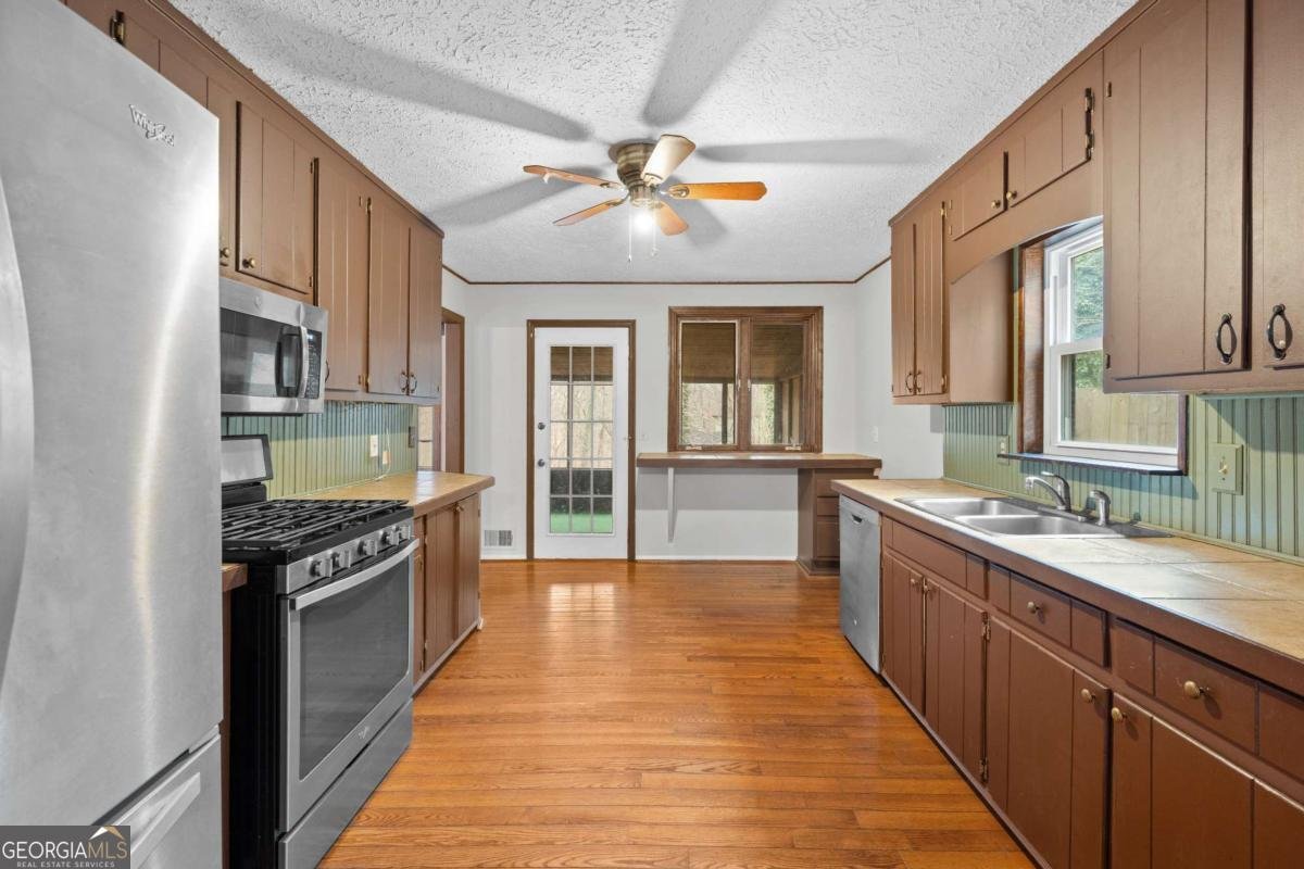 426 Riverlake Court Woodstock - Photo 12