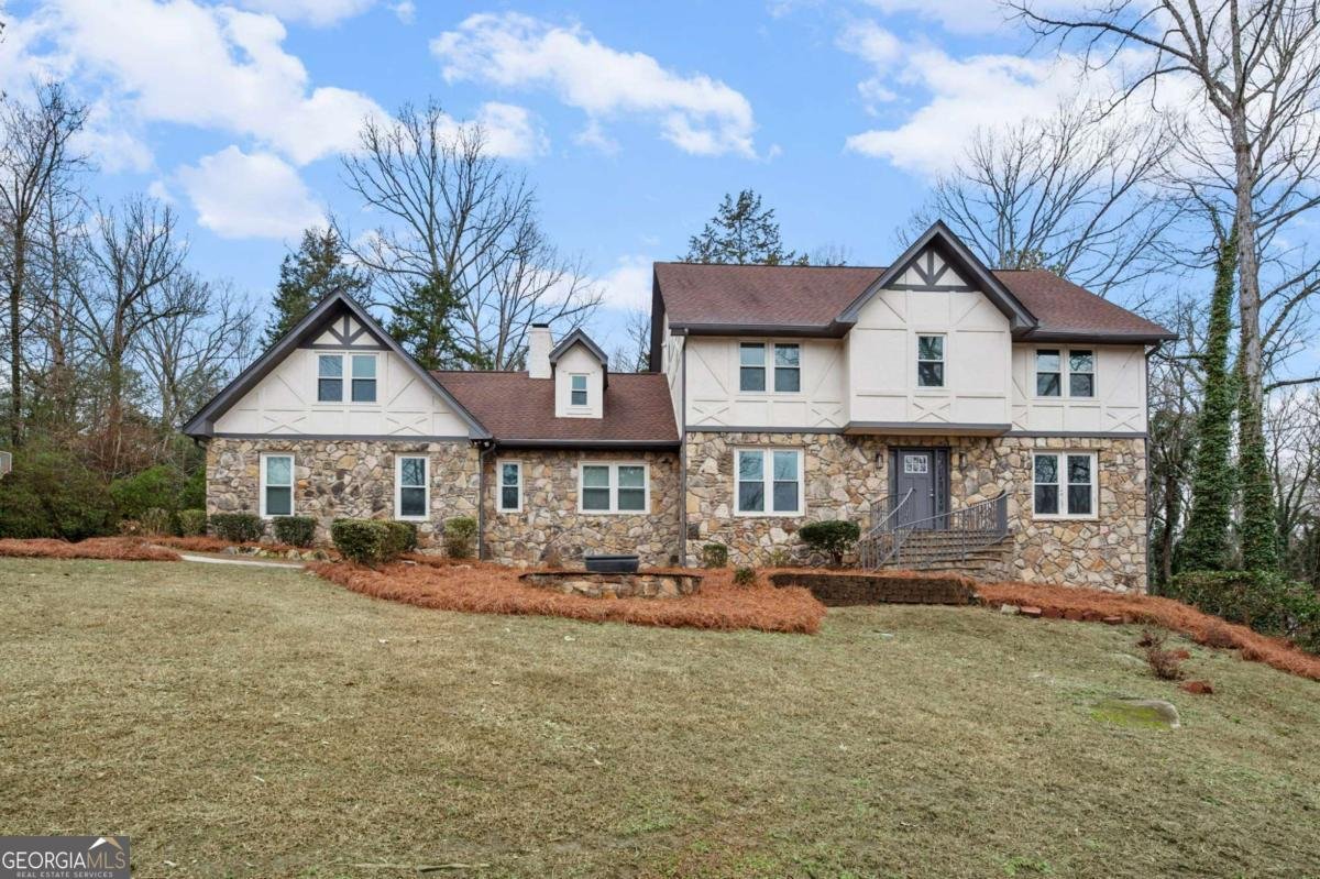 4947 Castlewood Drive Lilburn - Photo 1