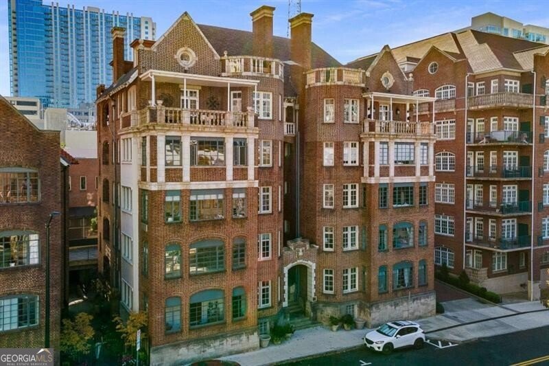 81 Peachtree Place Atlanta - Photo 1