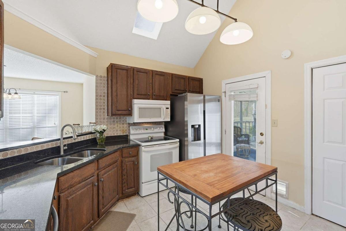 2240 Mcbrayer Court Cumming - Photo 10