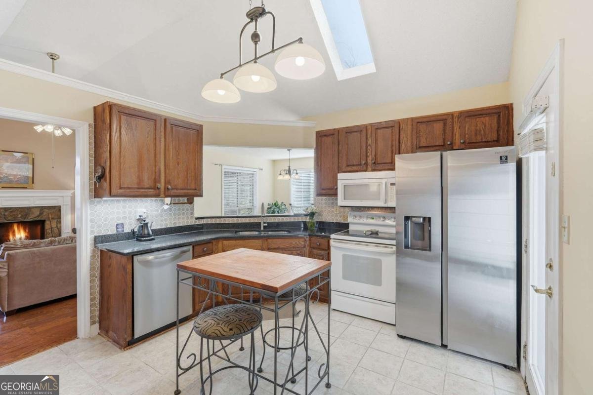 2240 Mcbrayer Court Cumming - Photo 11