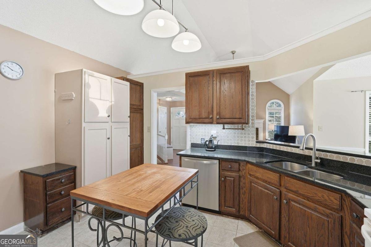 2240 Mcbrayer Court Cumming - Photo 12