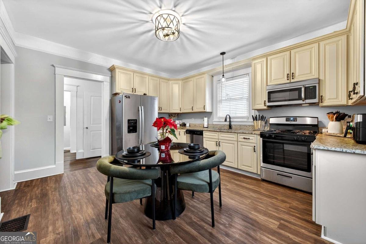 8702 Campbellton Street Douglasville - Photo 9