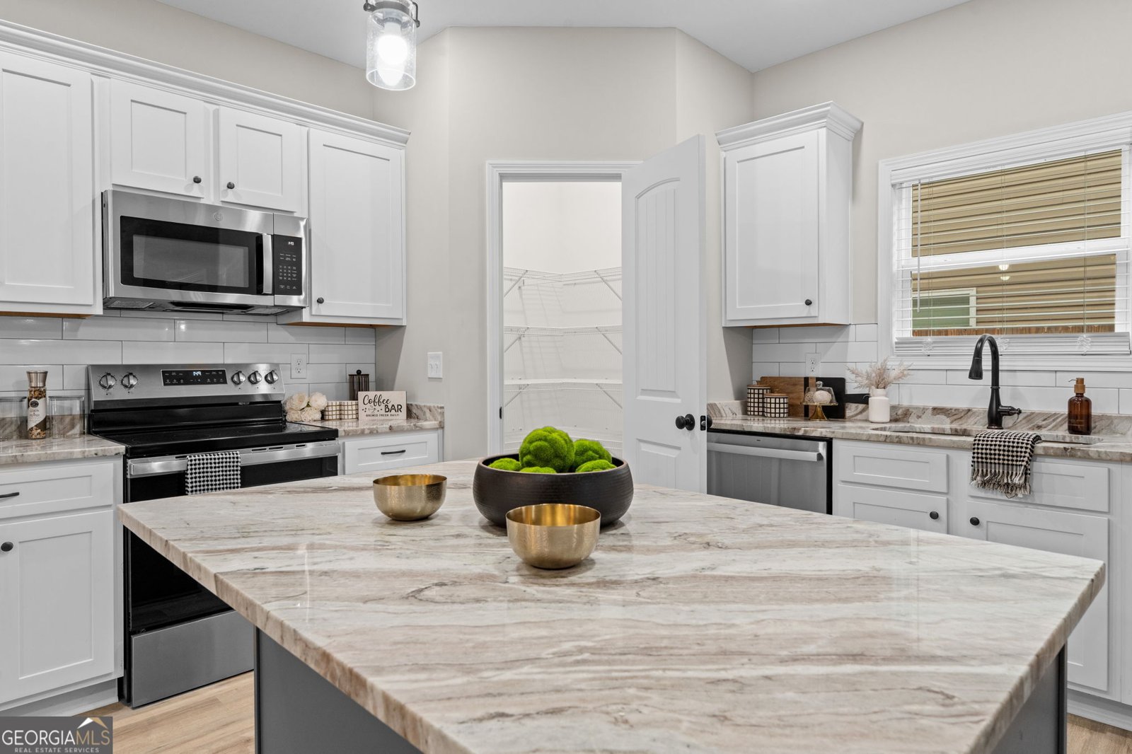 312 Beau Claire Circle Byron - Photo 6