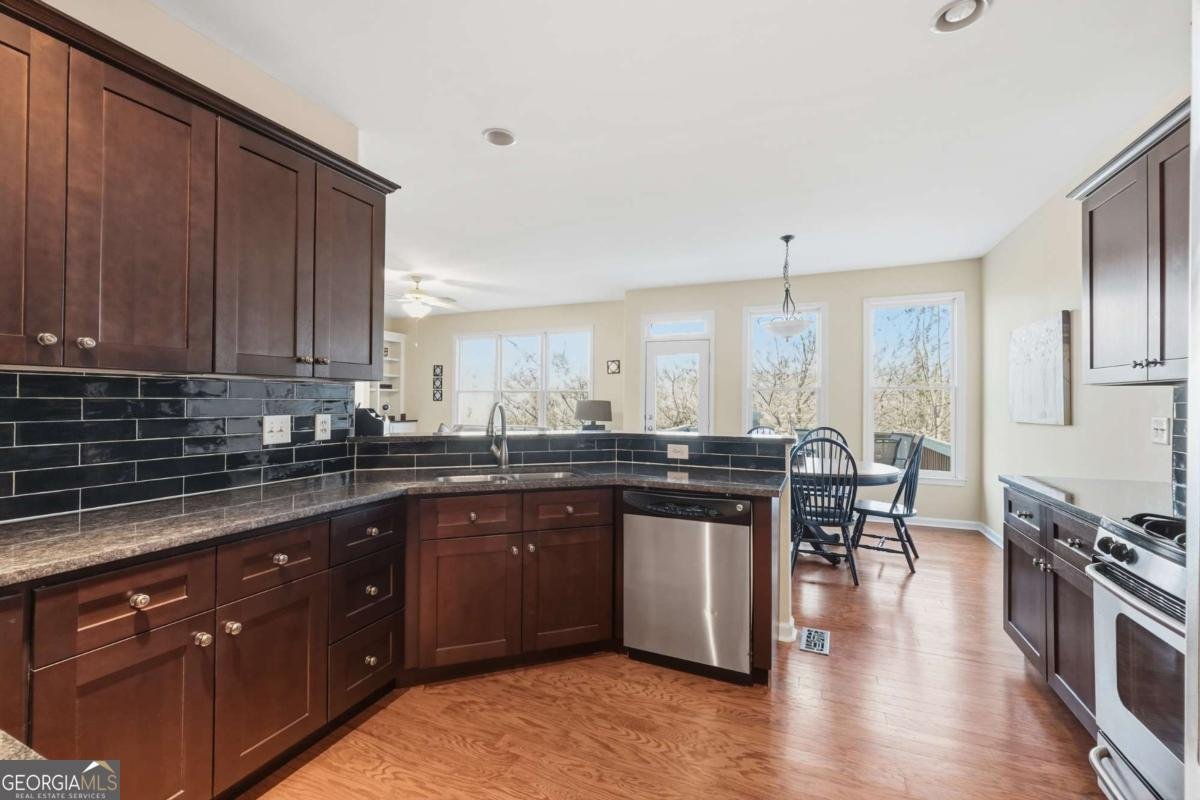 1607 Baxley Pine Trace Suwanee - Photo 11