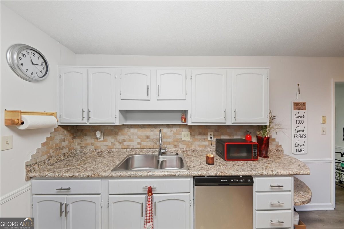 8053 WOODLAKE Drive Riverdale - Photo 7