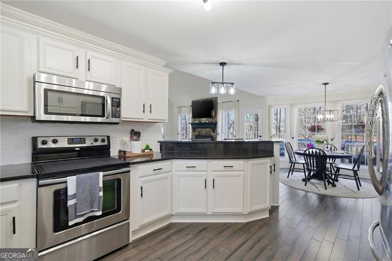 7376 Bates Drive Cumming - Photo 9