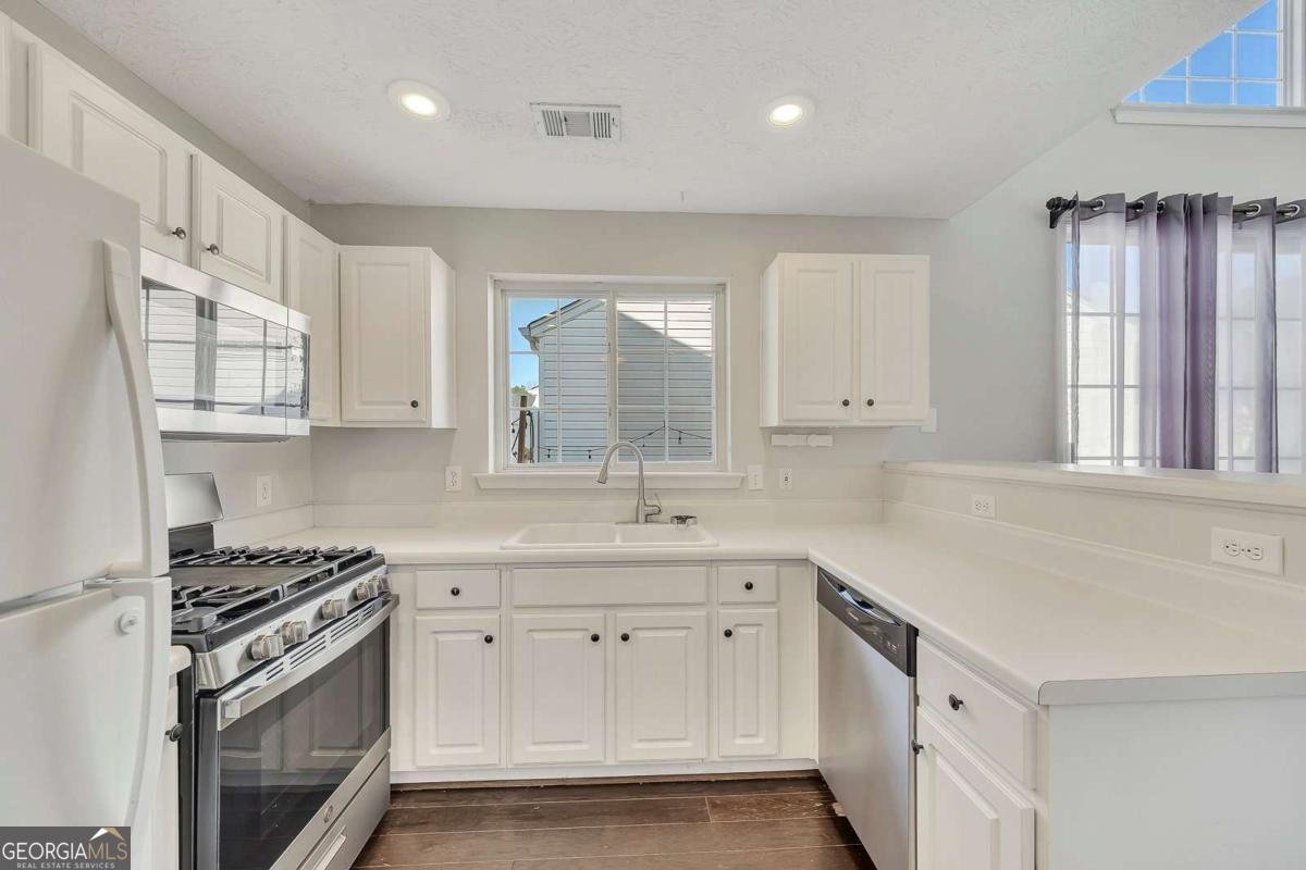 194 Oaks Place Woodstock - Photo 11