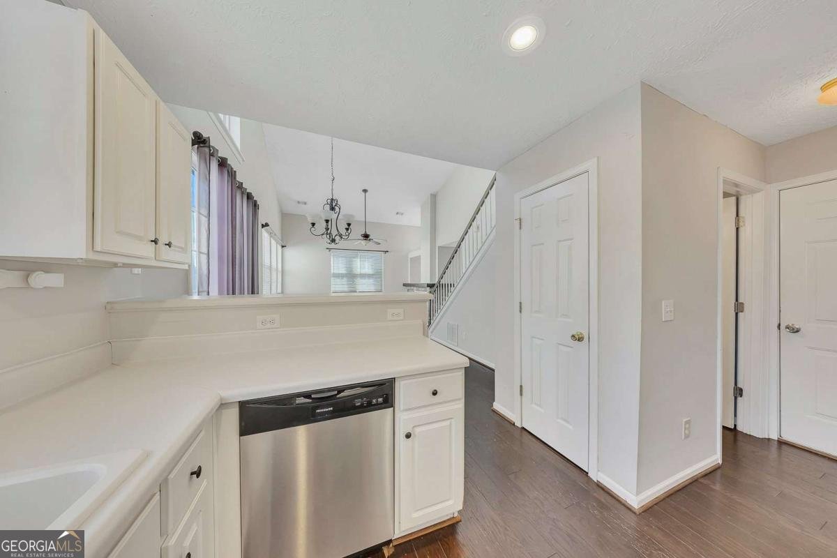 194 Oaks Place Woodstock - Photo 12