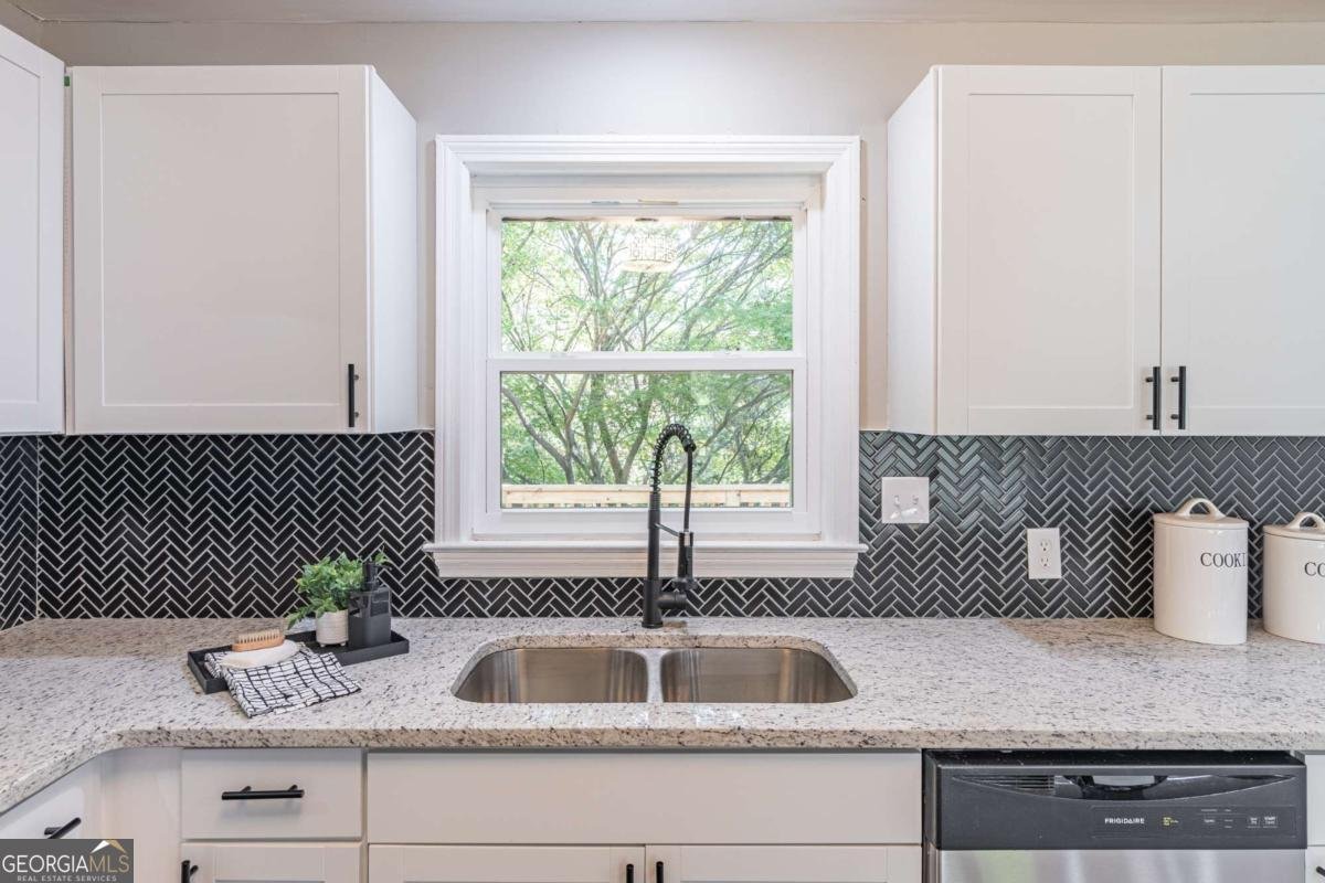 1523 Delia Drive Decatur - Photo 12