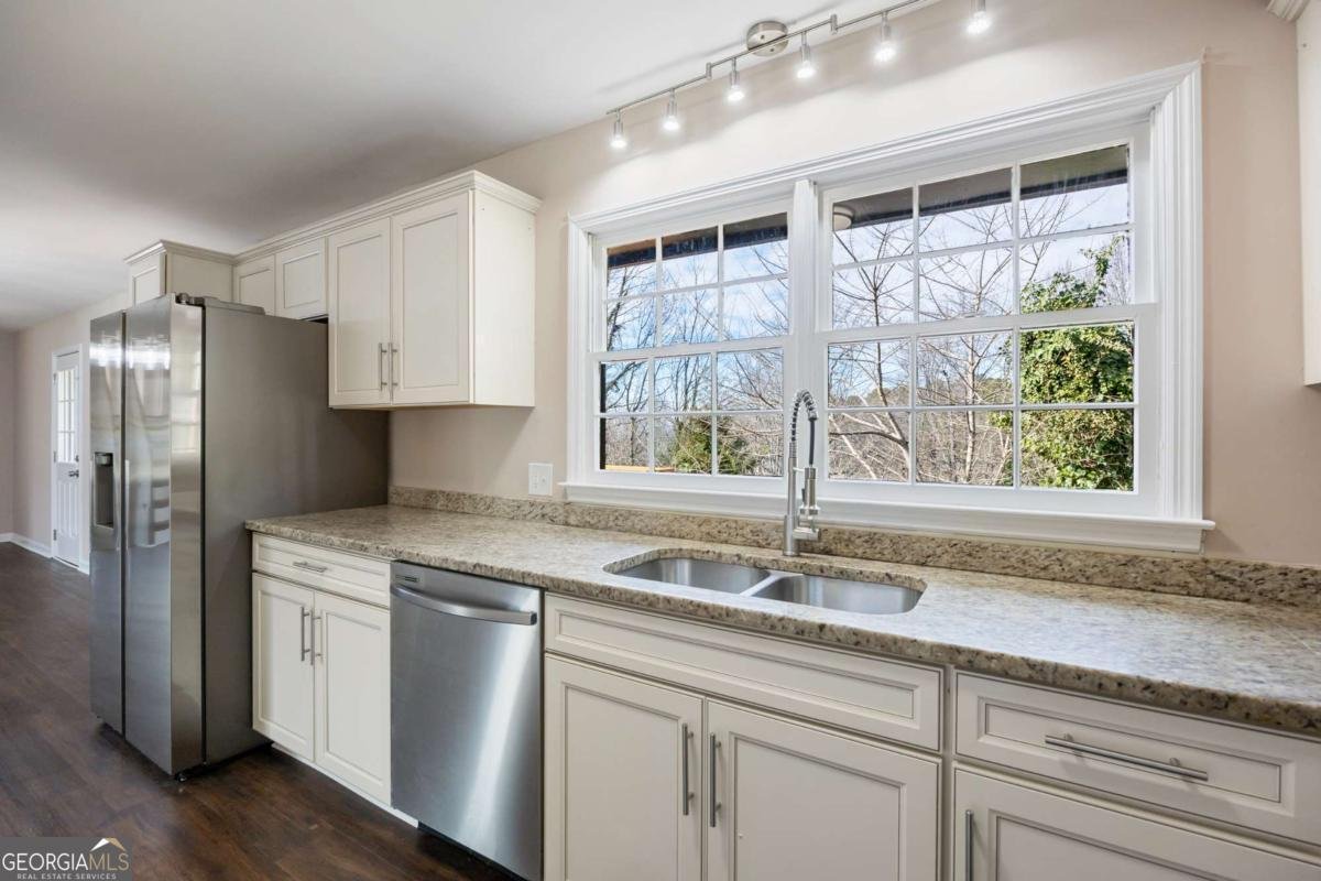 169 Esta Street Cornelia - Photo 10