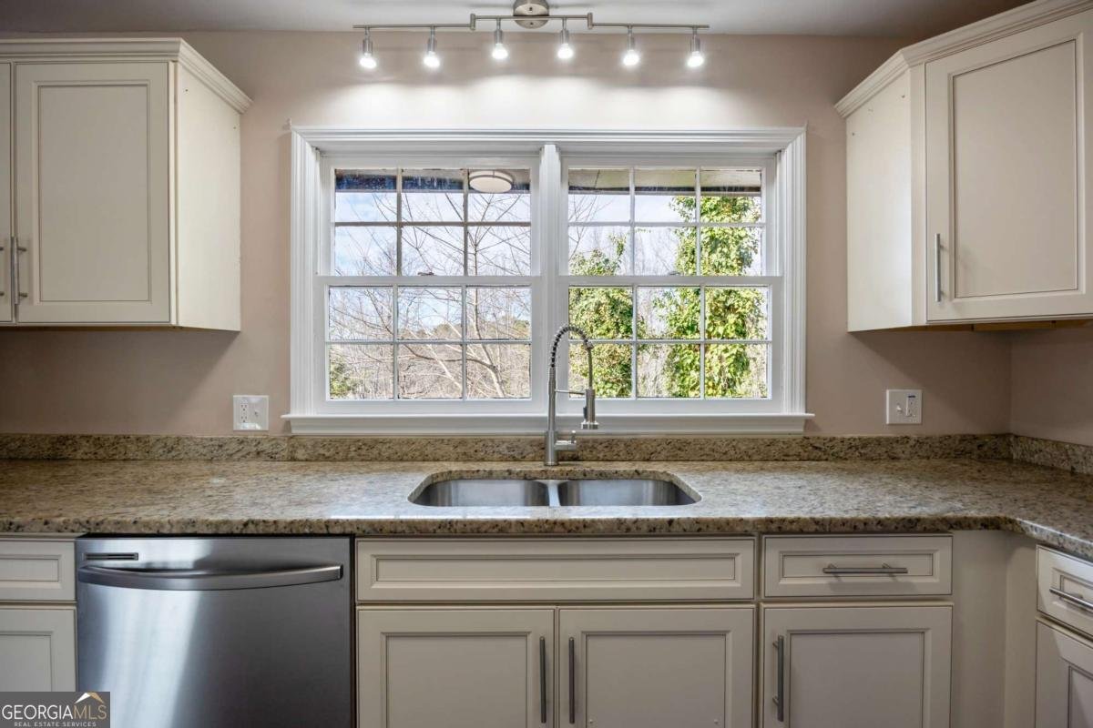 169 Esta Street Cornelia - Photo 11