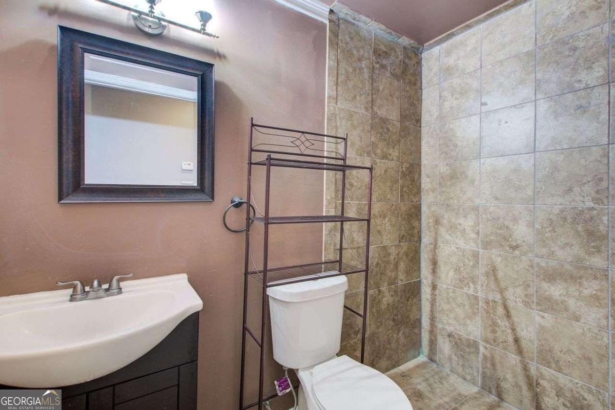 7933 Heathmore Drive Fairburn - Photo 11