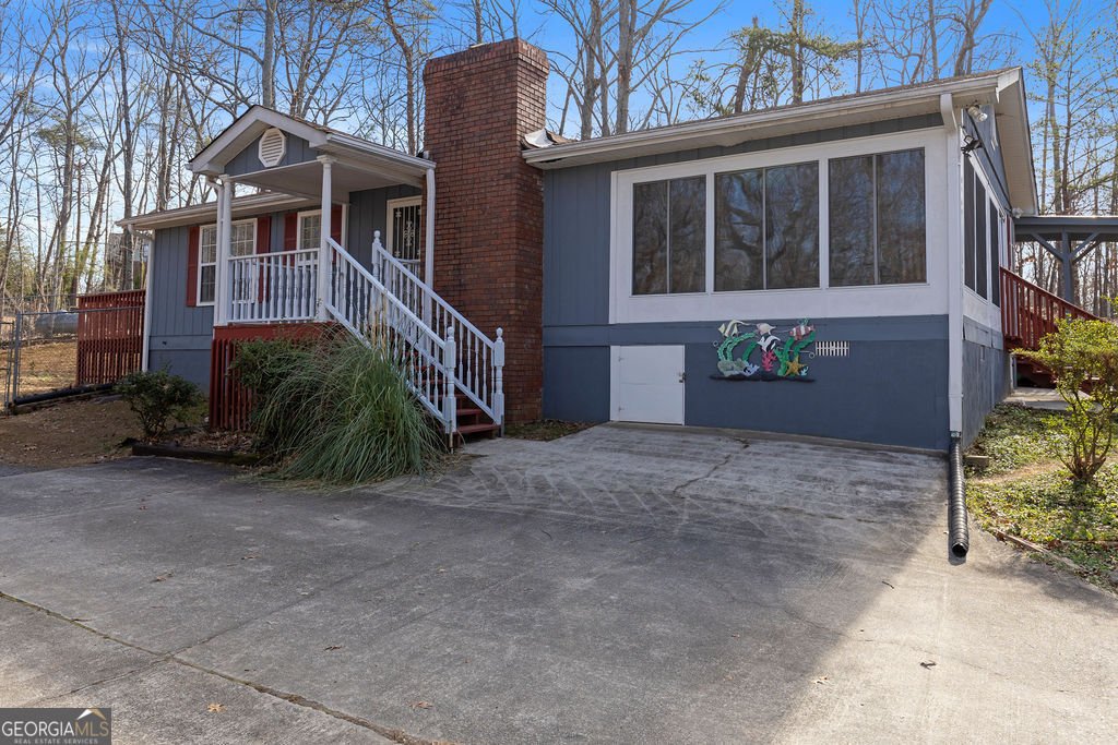 6449 Paradise Point Road Flowery Branch - Photo 1