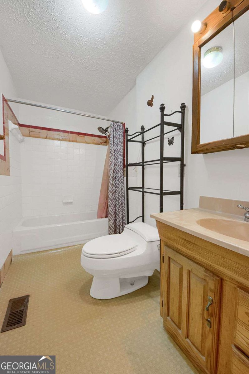 6950 Dodd Road Riverdale - Photo 10