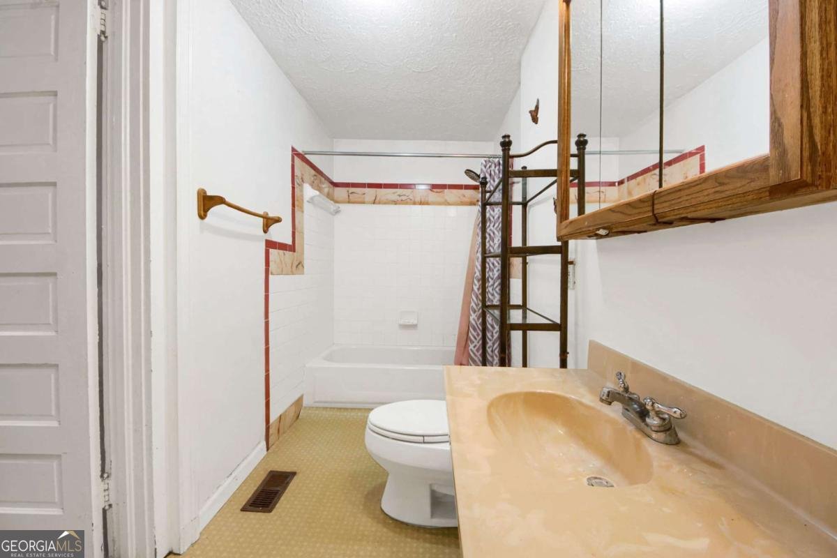 6950 Dodd Road Riverdale - Photo 9