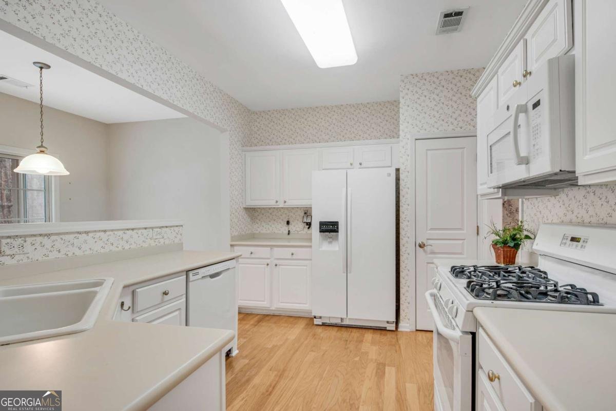 132 Churchcliff Drive Woodstock - Photo 18