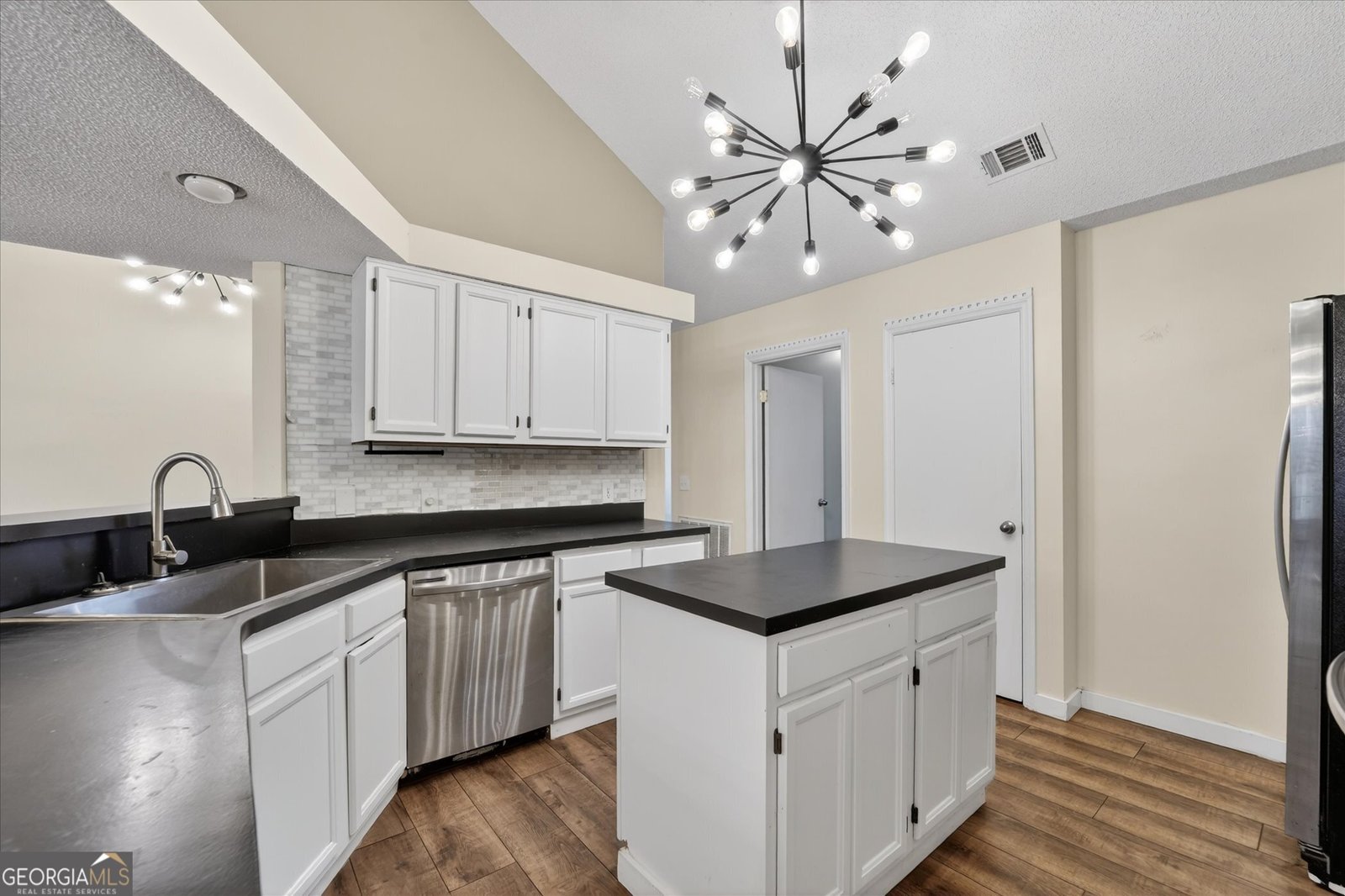 6 English Saddle Court Savannah - Photo 11