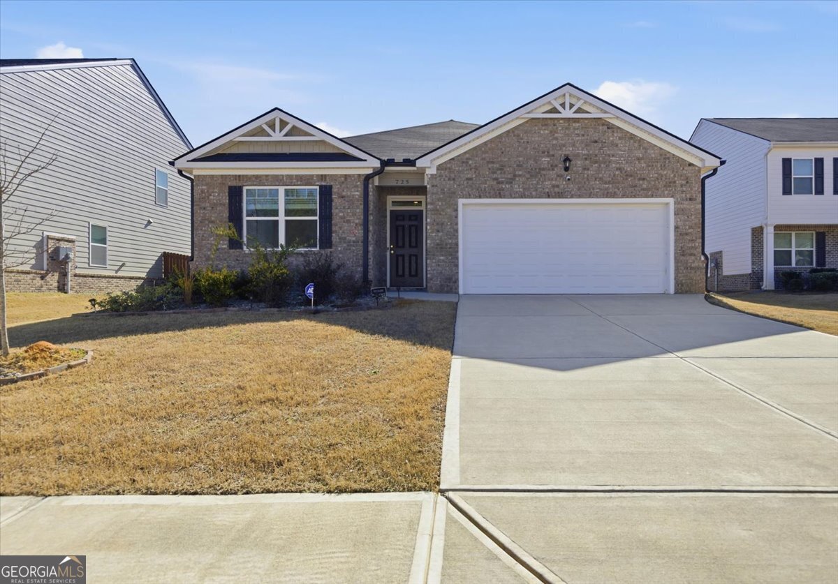 725 Whitman Lane Stockbridge - Photo 1