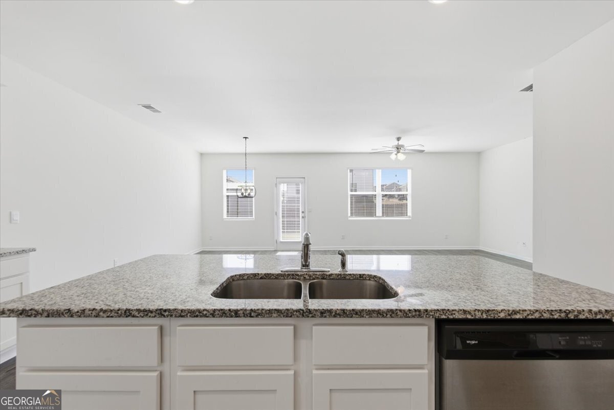 725 Whitman Lane Stockbridge - Photo 13