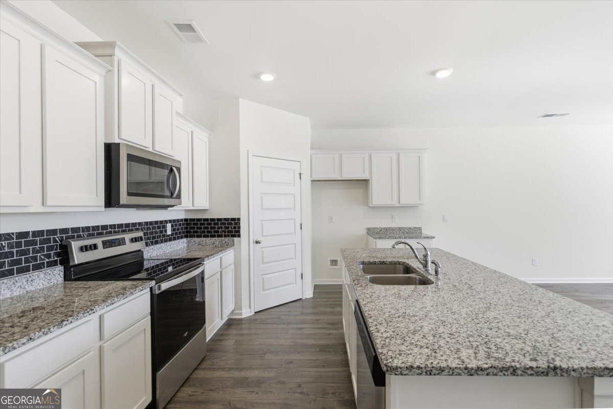 725 Whitman Lane Stockbridge - Photo 14