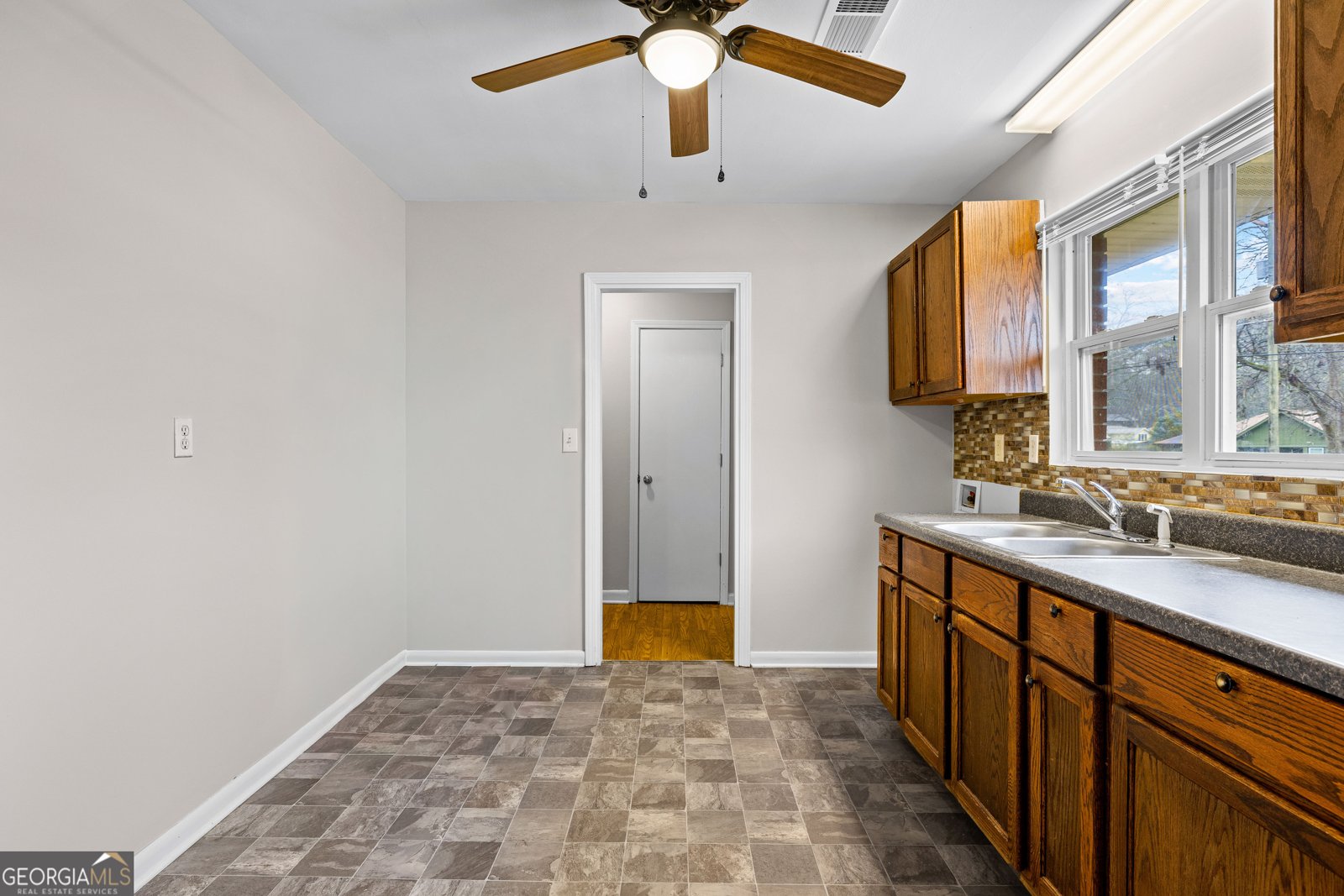 257 Fayetteville Road Fairburn - Photo 11