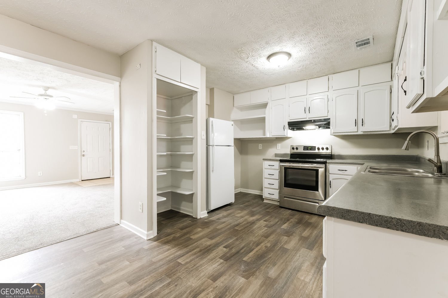 5713 Wells Circle Stone Mountain - Photo 11