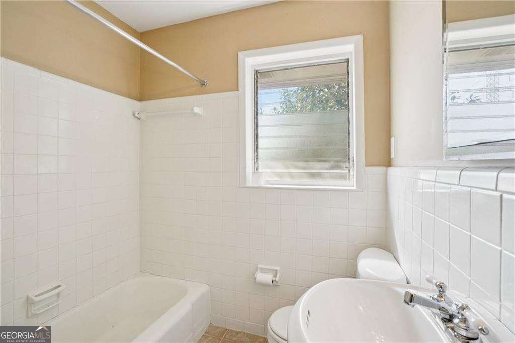 2456 Elmwood Circle Atlanta - Photo 11