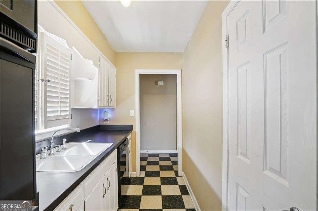 2456 Elmwood Circle Atlanta - Photo 9