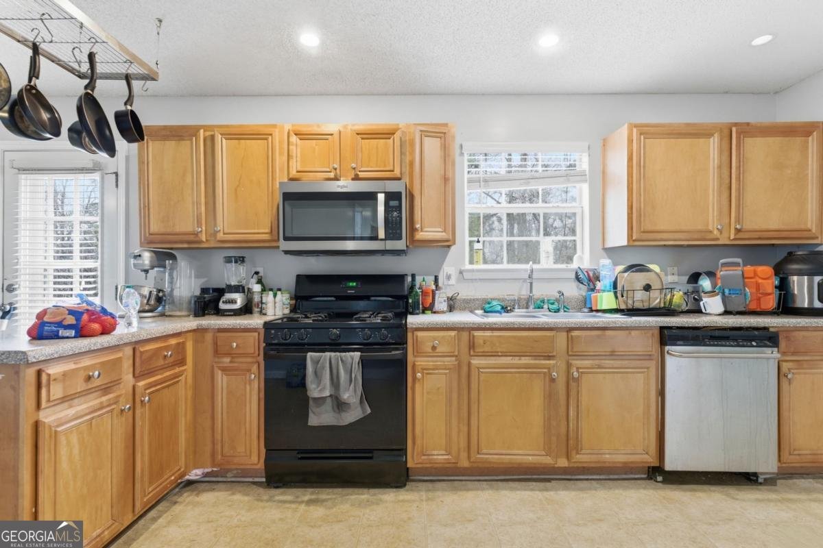 645 Wildboar Court Fairburn - Photo 11