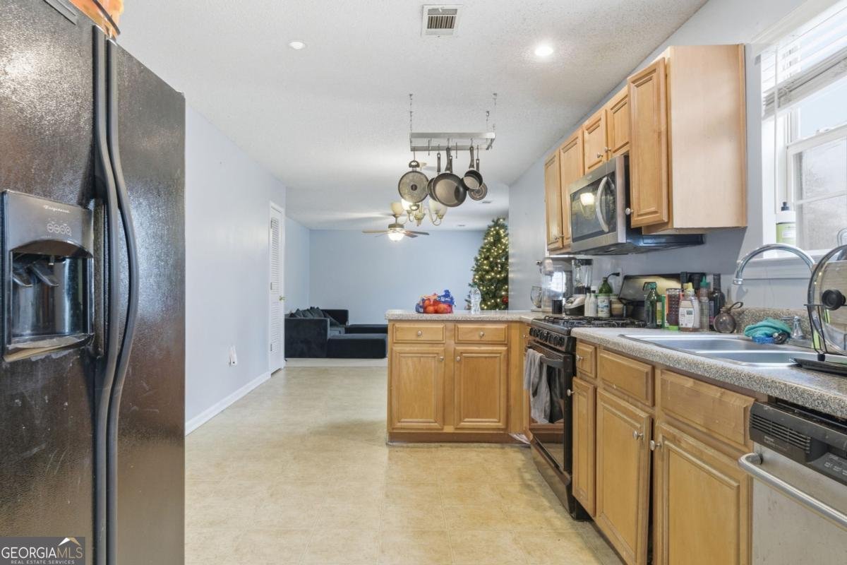 645 Wildboar Court Fairburn - Photo 12