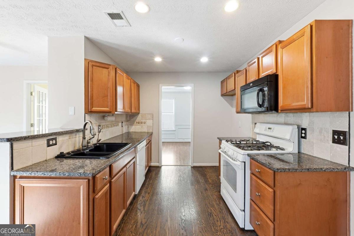 3827 Mast Court Kennesaw - Photo 9