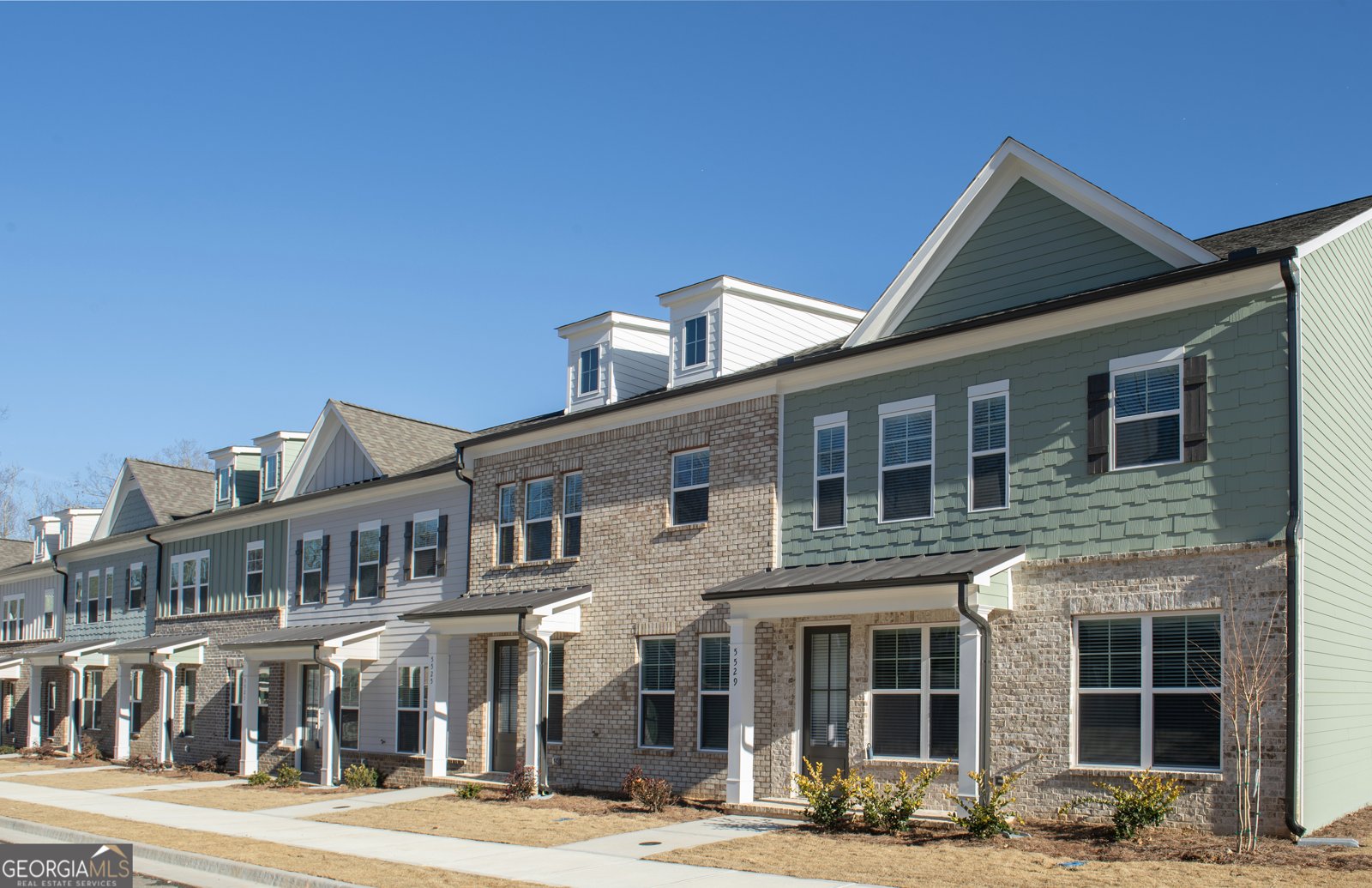 5505 BROADLEAF Trail Flowery Branch - Photo 1