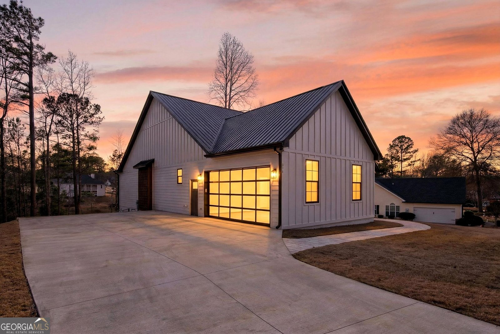 211 Lake Chase Dr N Griffin - Photo 1