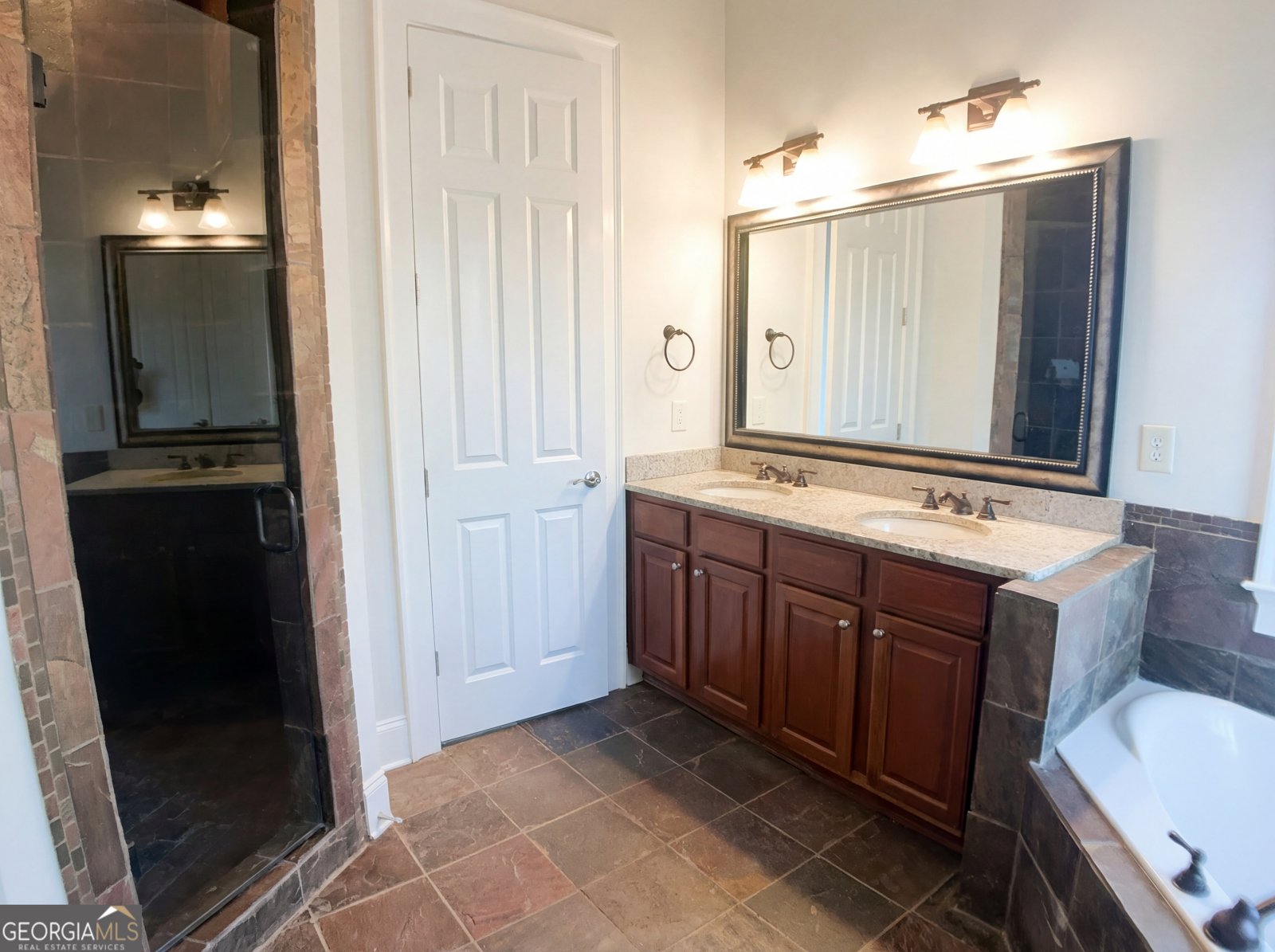 423 Tralee Court Statham - Photo 15