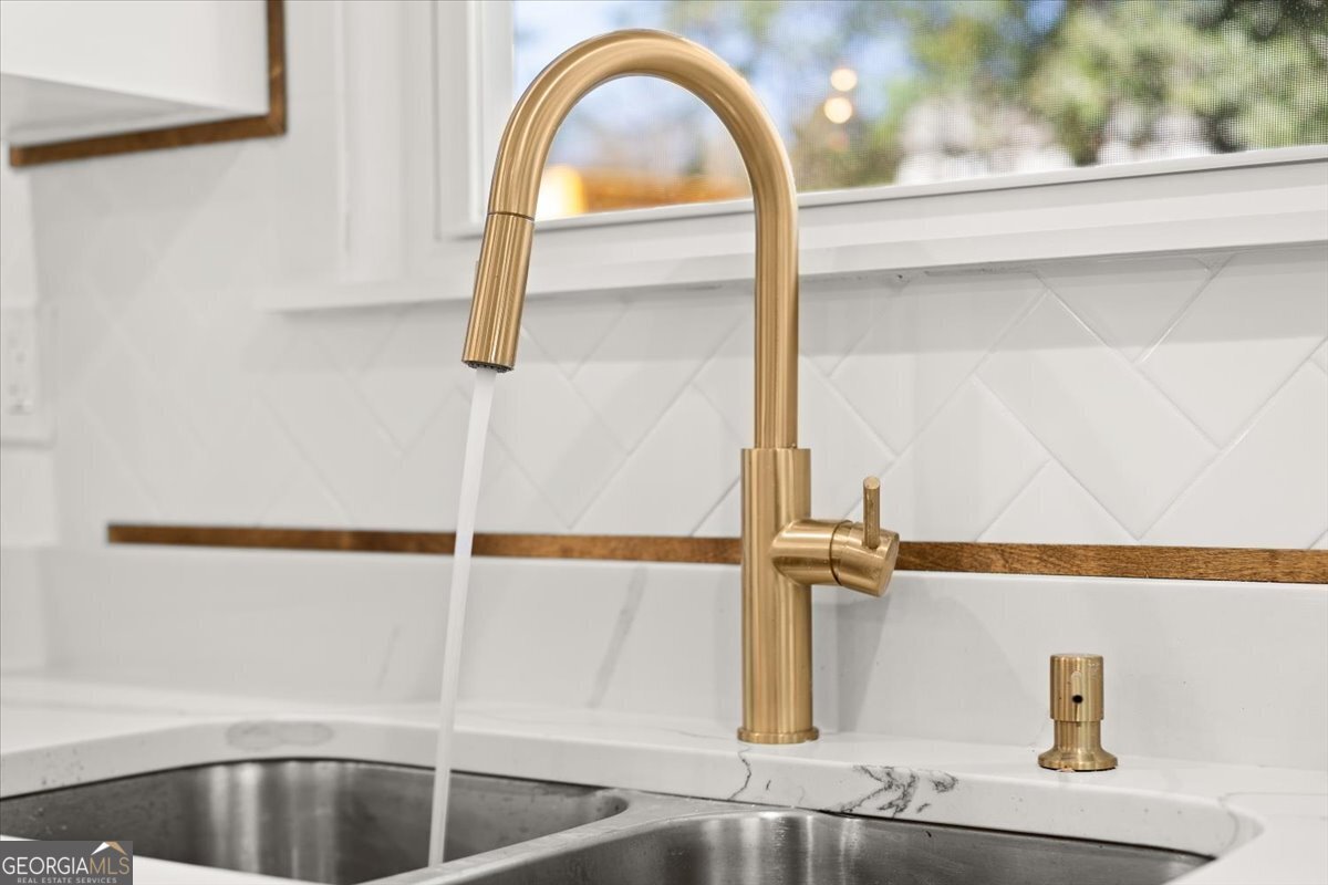 1027 Born Road Stone Mountain - Photo 10