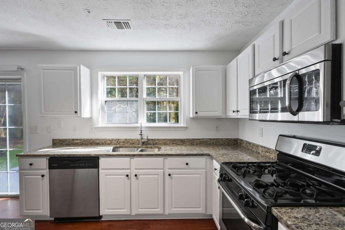 1442 GLENOVER Circle Marietta - Photo 8