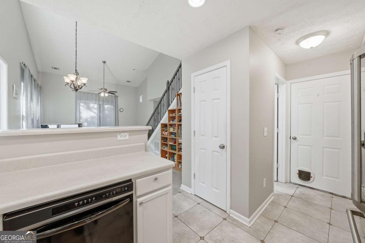 279 Hiawassee Drive Woodstock - Photo 9