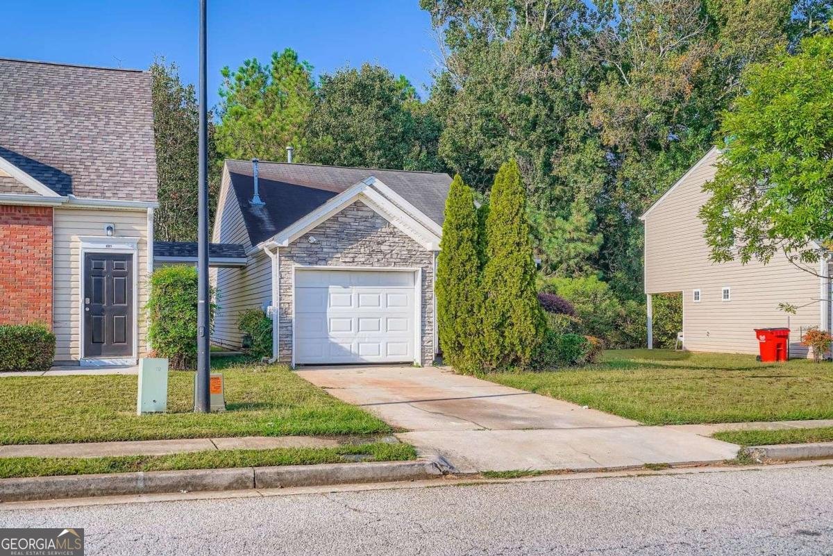 1025 Lakeside Circle Covington - Photo 1