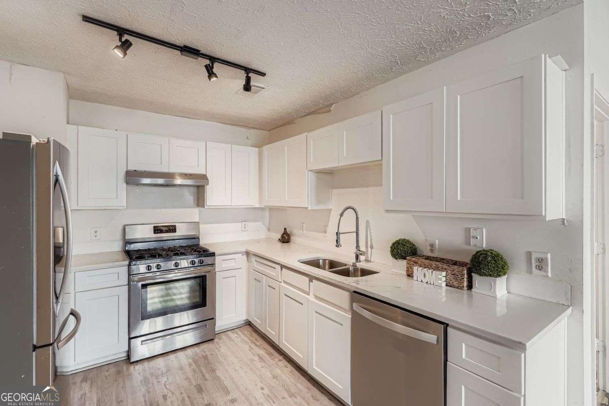 1025 Lakeside Circle Covington - Photo 11