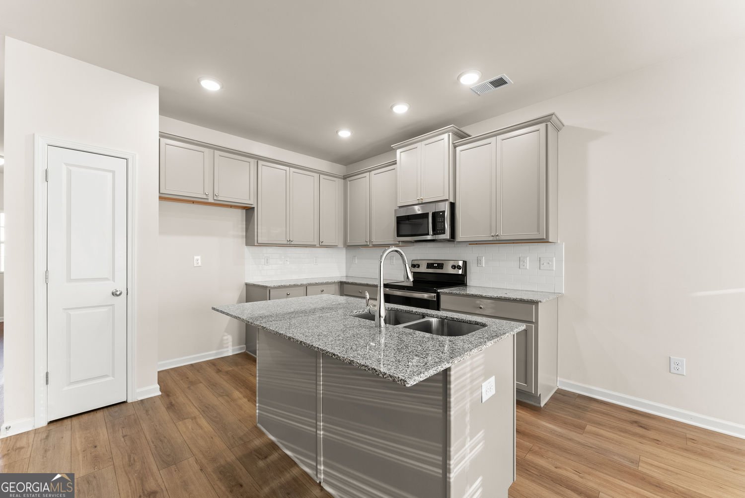 76 Regent Park Hoschton - Photo 8