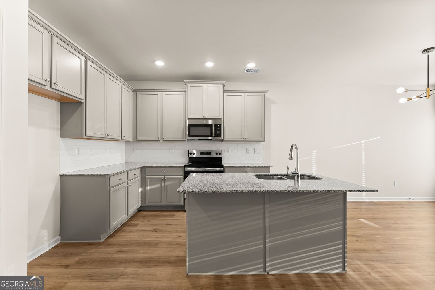 76 Regent Park Hoschton - Photo 9