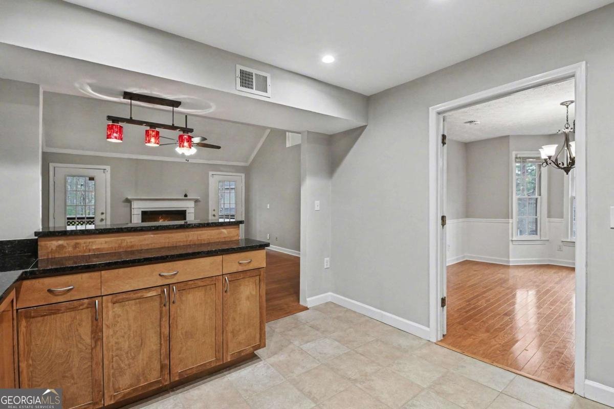 1405 Oakridge Circle Decatur - Photo 7