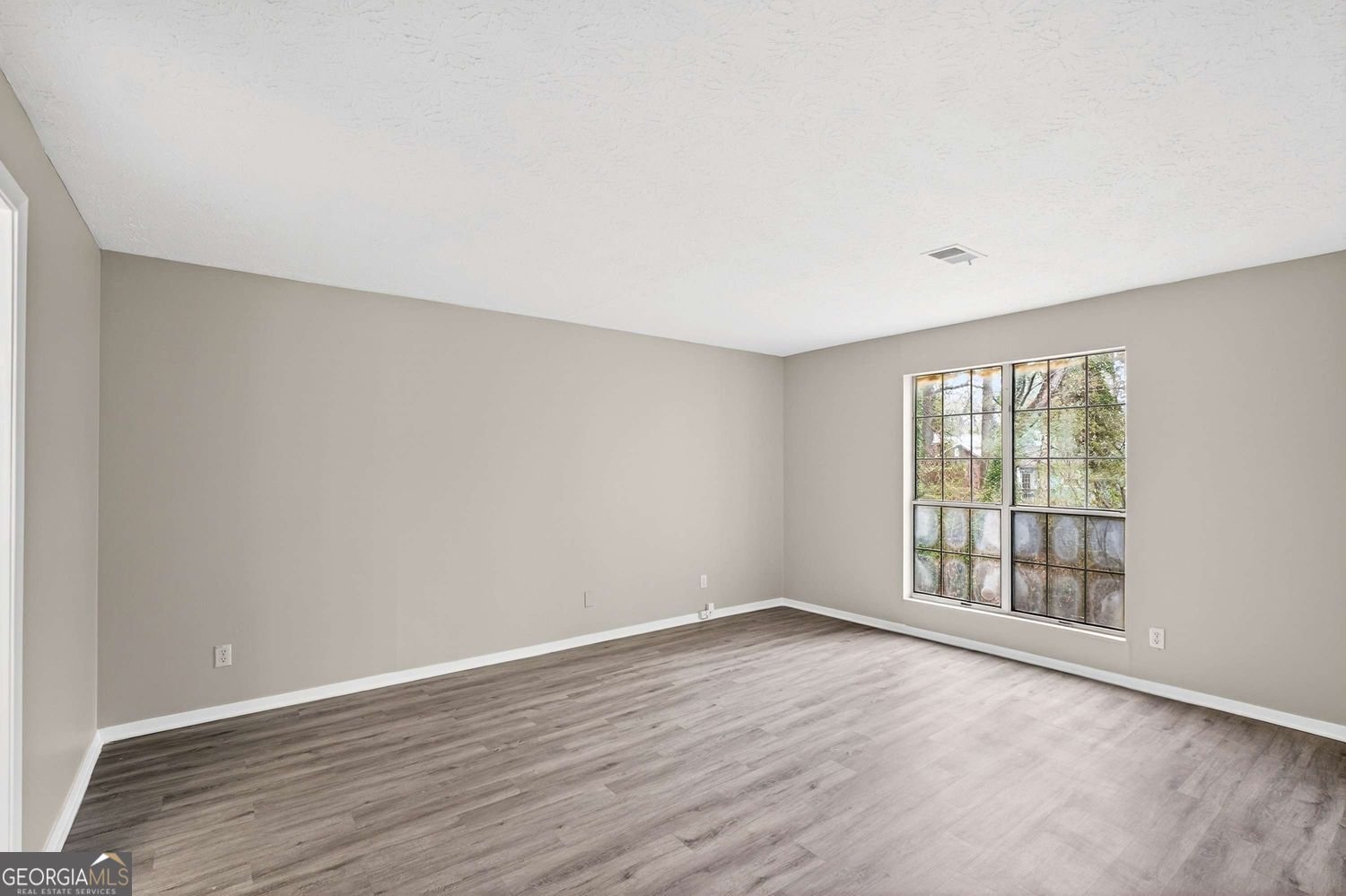 5537 Mountain Springs Circle Stone Mountain - Photo 11