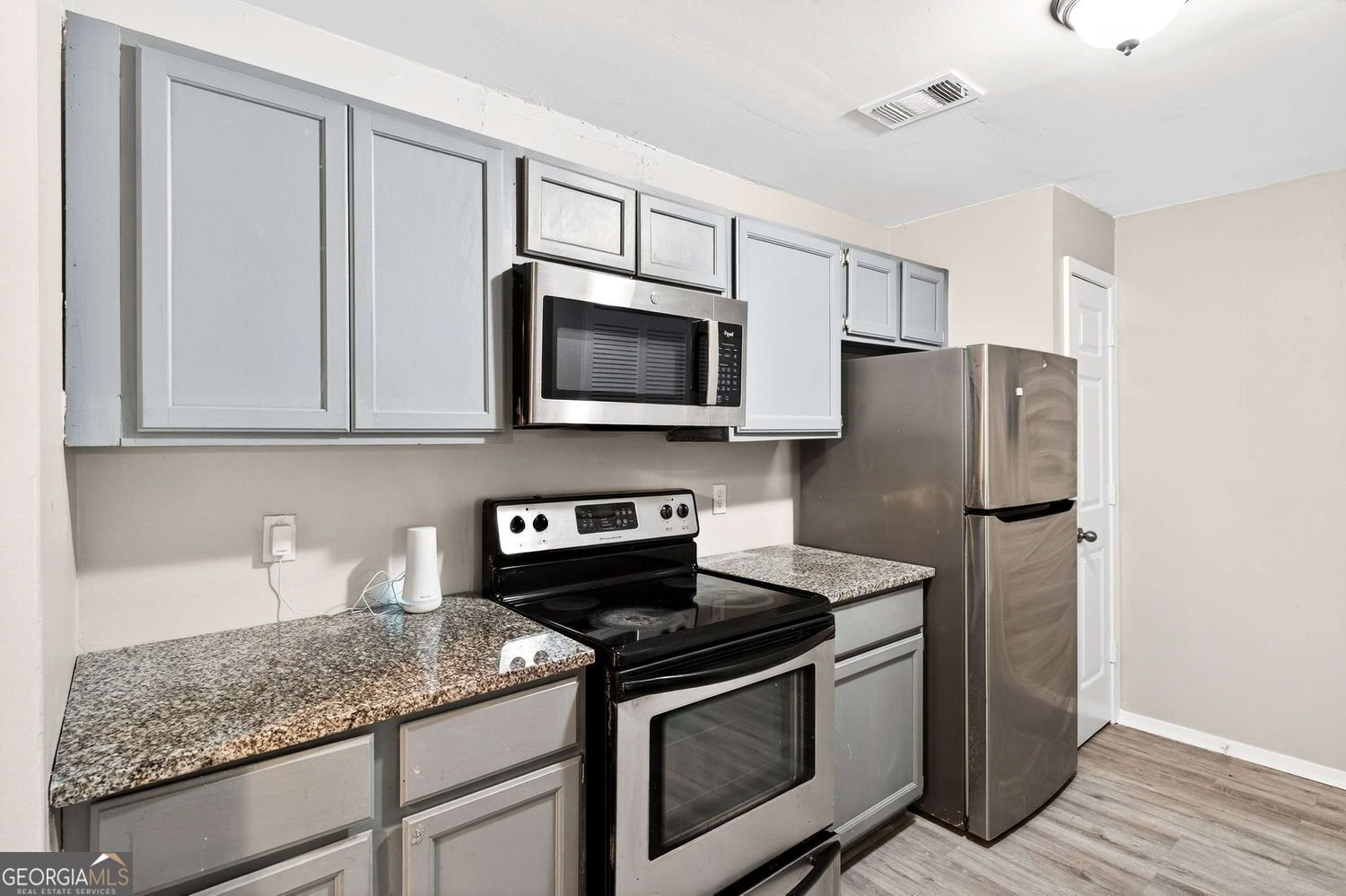 5537 Mountain Springs Circle Stone Mountain - Photo 6