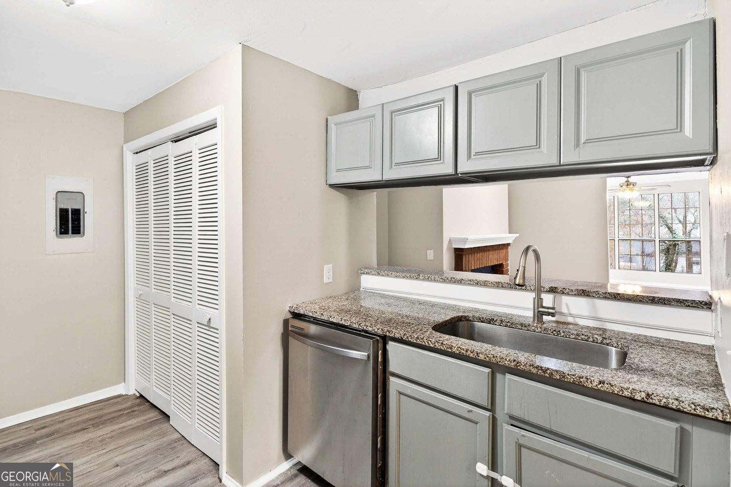 5537 Mountain Springs Circle Stone Mountain - Photo 7