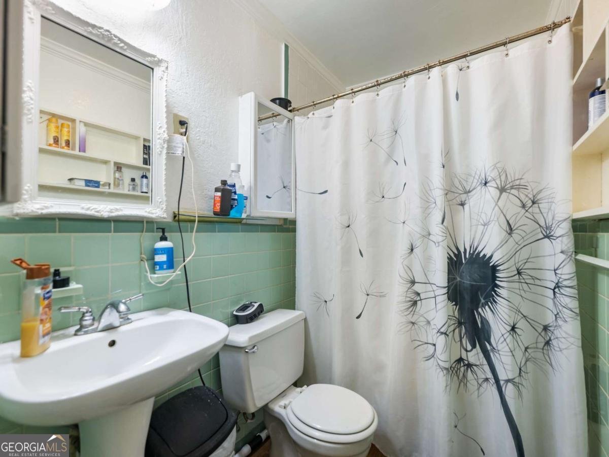 127 Center Street Winder - Photo 8